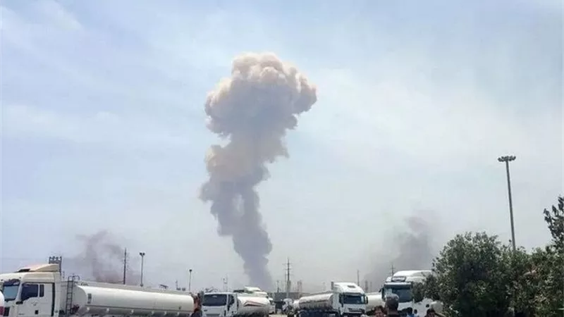 انفجار قوي يهز ميناء الشهيد رجائي بإيران.. وسقوط مئات المصابين