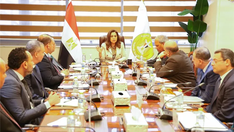 وزيرة التنمية المحلية تراجع خطط الاستثمار وتؤكد أولوية احتياجات المواطنين
