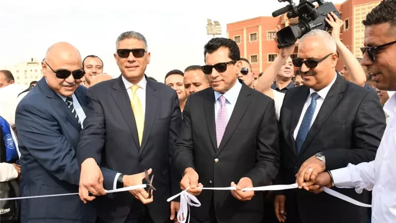 وزير الشباب والرياضة ومحافظ الجيزة يفتتحان منشآت رياضية جديدة بنادي حدائق الأهرام