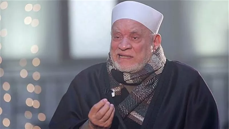 نقل الدكتور أحمد عمر هاشم للمستشفى بعد تعرضه لغيبوبة