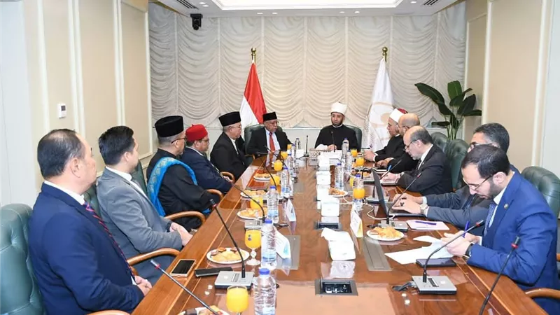 وزير الأوقاف يبحث مع وفد ماليزي تعزيز التعاون الديني المشترك