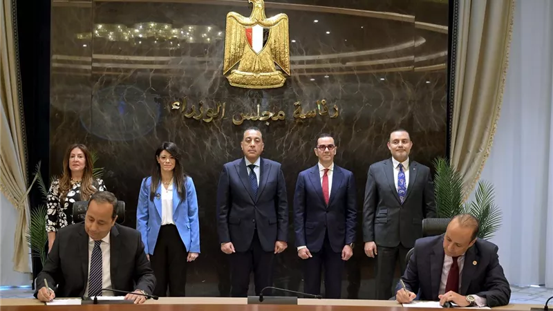 رئيس الوزراء يشهد توقيع عقد تحالف بين 