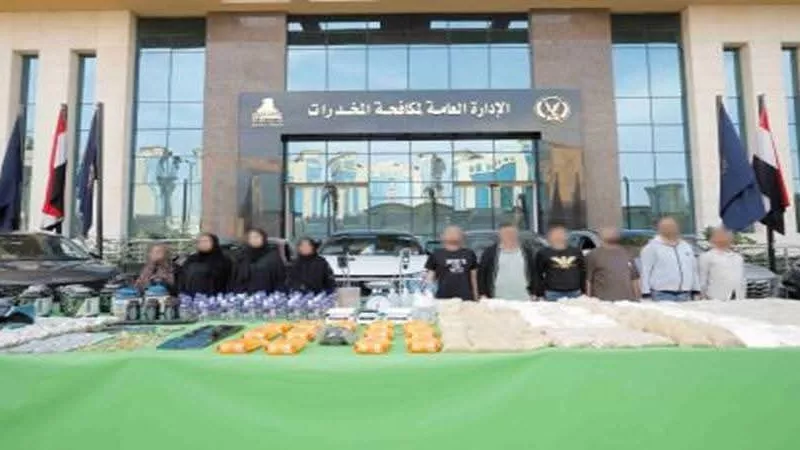 بحوزتهم مخدرات بـ1.283 مليار جنيه.. تفاصيل سقوط 