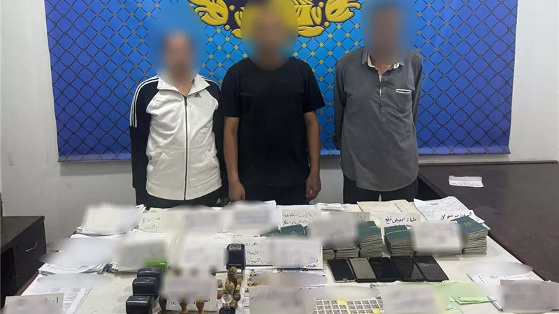ضبط تشكيل عصابي زوّر مستندات رسمية واستولى على أموال المواطنين بالقاهرة