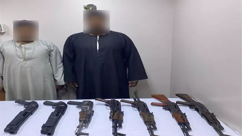 ضبط تاجري سلاح بحوزتهما 7 قطع نارية في قنا