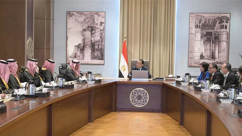 مدبولي يستقبل التويجري لبحث تفعيل التعاون الاستثماري بين مصر والسعودية