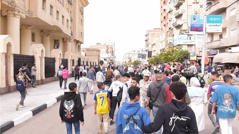 قضية طفل دمنهور.. وصول ياسين إلى المحكمة بـ زي سبايدر مان (صور)