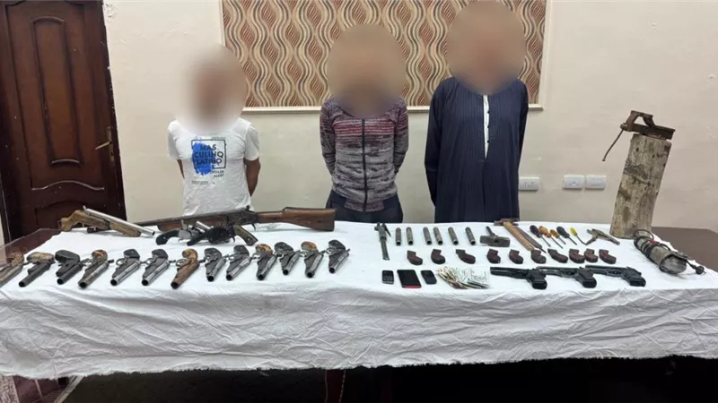 ضبط 3 أشخاص بتهمة إدارة ورشة لتصنيع الأسلحة النارية بالبحيرة