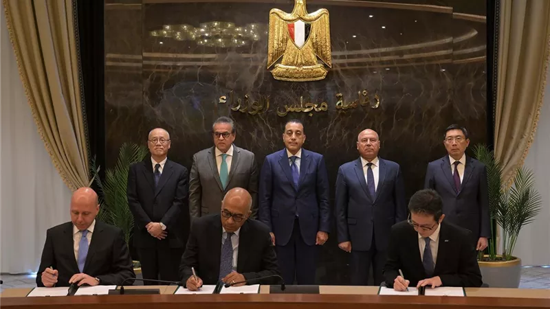 باستثمارات 1.4 مليار جنيه.. رئيس الوزراء يشهد توقيع اتفاق للتصنيع المحلي لأكياس جمع الدم 