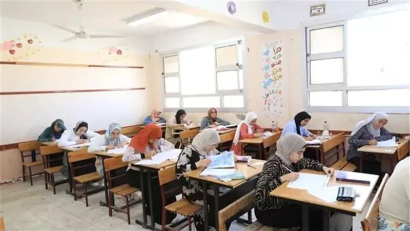 الثانوية العامة 2025.. التعليم تتيح نماذج استرشادية جديد