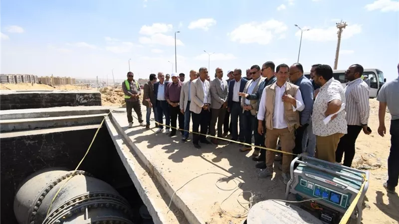 وزير الإسكان يتفقد خط مأخذ المعادى إلى محطة تنقية القاهرة الجديدة