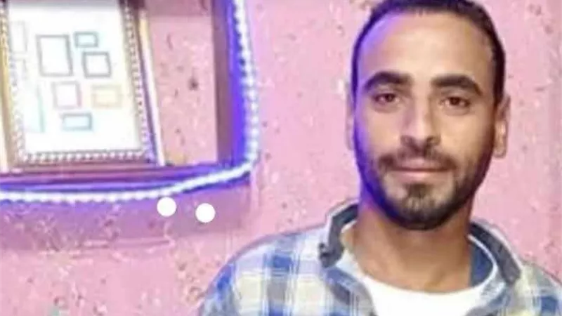 شاب يلقى مصرعه بحلوان أثناء محاولة فض مشاجرة.. والده يروي التفاصيل 