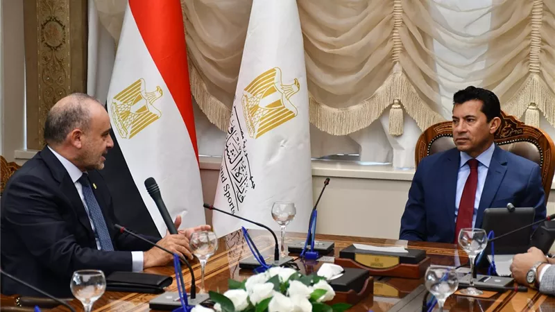 وزير الرياضة يستقبل رئيس الاتحاد الدولي للسلاح: دعم مستمر للكوادر المصرية
