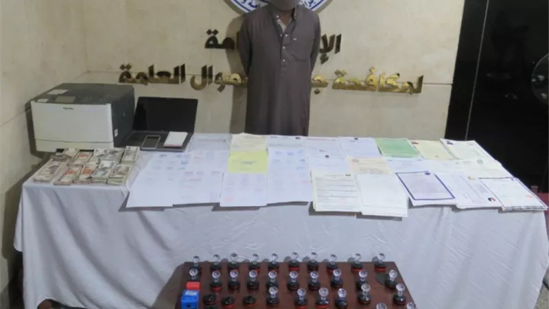 القبض على أخطر مزور أوراق رسمية بالجيزة