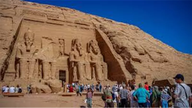 مصر تبحث تعزيز التعاون السياحي بين دول منظمة D-8