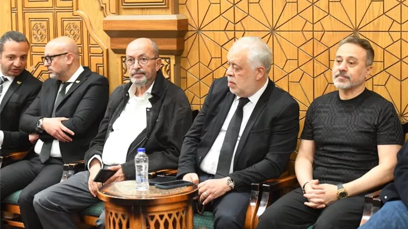  وسط حضور كثيف من النجوم..كارول سماحة تستقبل عزاء زوجها الراحل وليد مصطفي