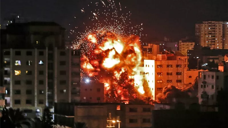 وسائل إعلام فلسطينية: الجيش الإسرائيلي ينسف مبانيَ سكنيةً شرق مدينة غزة