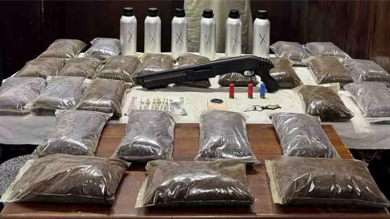 ضبط عنصرين بحوزتهما 30 كيلو مخدرات وأسلحة بـ16 مليون جنيه بالقاهرة