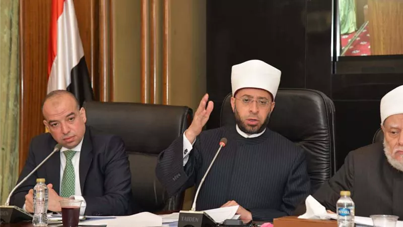 ما حدث لا يليق.. ماذا قال علي جمعة لممثل الأزهر بمناقشات قانون الفتوى؟