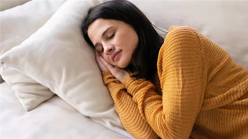 ماذا يفعل دماغك أثناء النوم العميق؟.. حقائق مذهلة يكشفها العلم