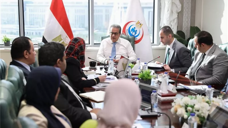 وزير الصحة يناقش مشروع موازنة القطاع للعام المالي 2026-2025
