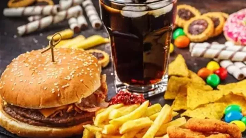 دراسة تحذر من إدمان الأطعمة فائقة السكريات المصنعة: مشابهة لبعض المواد المخدرة