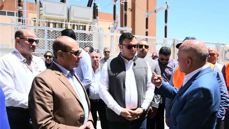وزير الإسكان يتفقد مشروع 