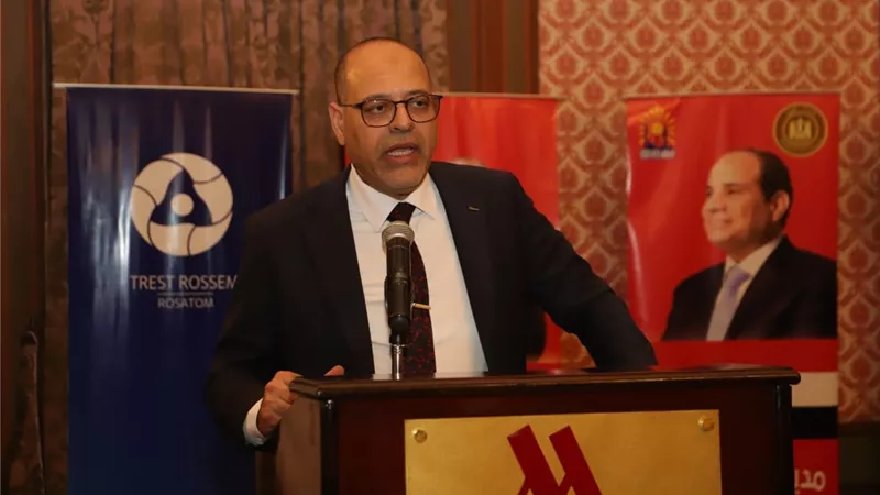 64 فرصة عمل جديدة لذوي الهمم.. وزير العمل ومحافظ القاهرة يسلّمان العقود