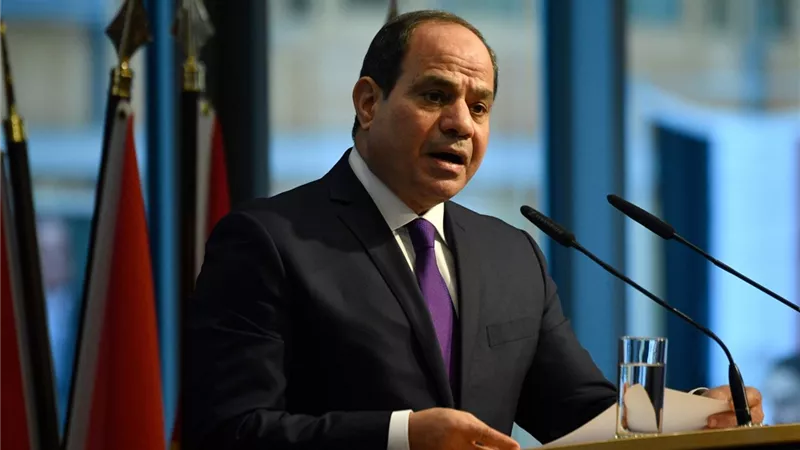السيسي يؤكد ضرورة تعزيز التواصل الفعال بين هيئة قناة السويس وعملائها