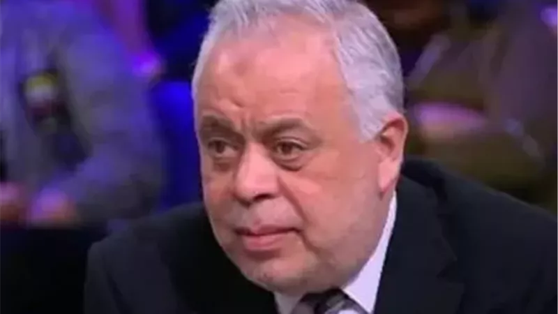 بعد النصب باسم ياسر جلال.. أشرف زكي يتحرك قانونيًا ضد منتحل شخصيات الفنانين