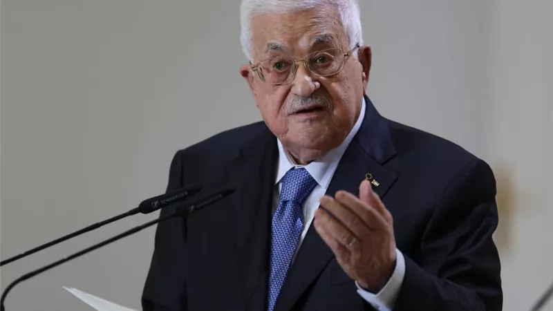 عباس: السلطة الفلسطينية جاهزة لإدارة غزة بشراكة عربية أو دولية