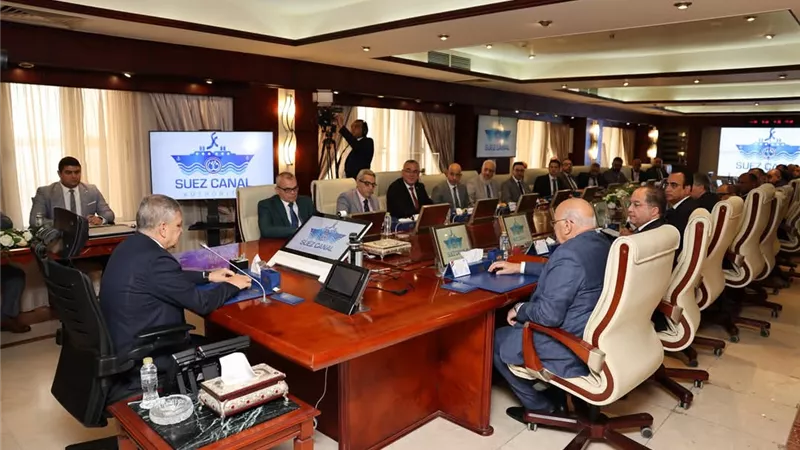 قناة السويس تبحث فرص عودة الملاحة بعد تحسن الأوضاع الأمنية بالبحر الأحمر