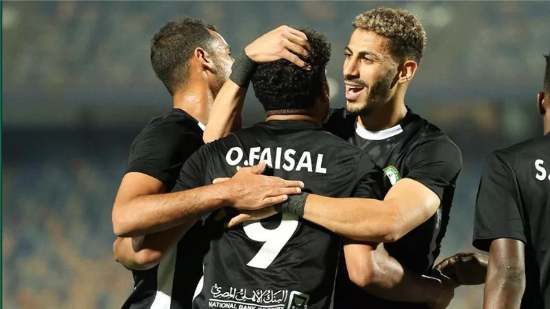 البنك الأهلي يحجز على صدارة بيراميدز ويكتسحه برباعية في الدوري