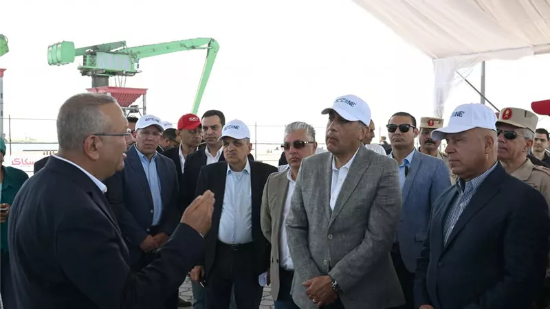 مدبولي يتفقد مشروعي 