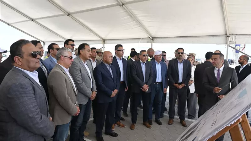 رئيس الوزراء يتفقد محطة دحرجة السيارات التابعة لشركة SCAT في شرق بورسعيد