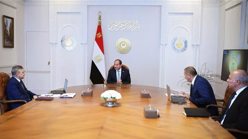 الرئيس السيسي يوجّه بتعزيز قدرات قناة السويس وتوطين الصناعات البحرية