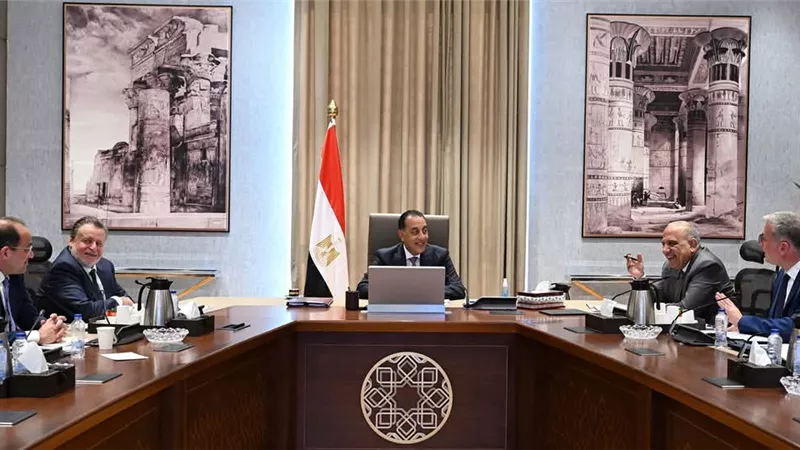 استعدادًا للصيف.. الحكومة تستعرض احتياجات محطات الكهرباء من المنتجات البترولية