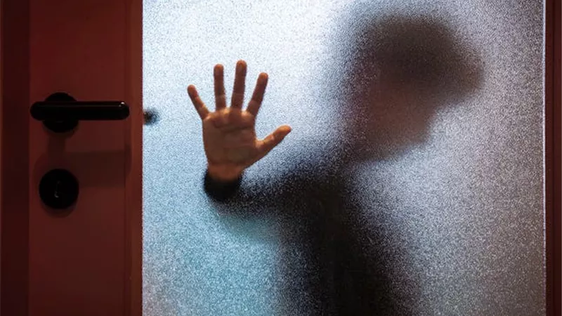 فلوس وعربيات تمن السكوت.. اعترافات مثيرة لأحد المجني عليهم من رجل الأعمال بدار أيتام الشيخ زايد