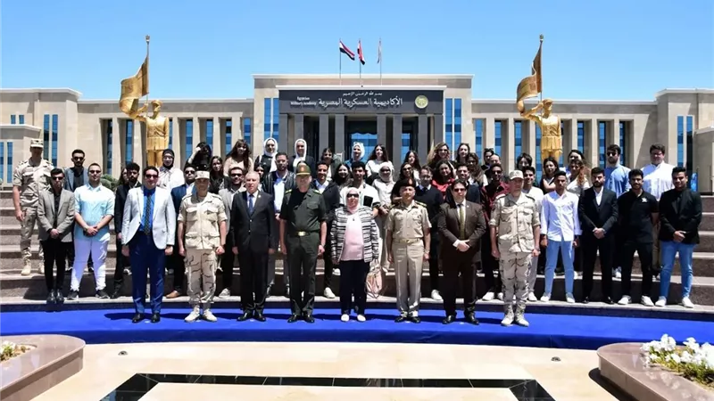 القوات المسلحة تنظم زيارات ميدانية لوفد من القيادات الشبابية لعدد من المنشآت العسكرية