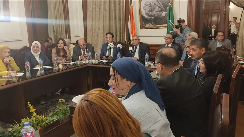 نائب رئيس حزب الوفد يقترح تعويض ملاك الإيجار القديم بقطع أراضٍ حكومية
