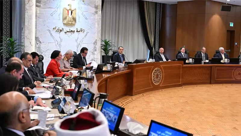 قرارات حكومية جديدة لدعم الاستثمار والبنية التحتية وتنظيم معرض أثري بهونج كونج