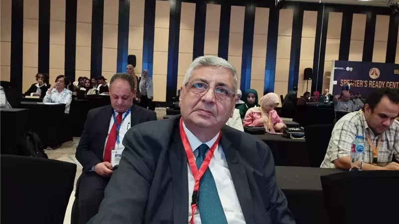 عوض تاج الدين: الطبيب يشكل العمود الفقري للنظام الصحي