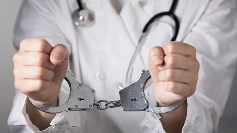 تأجيل محاكمة طبيب تجميل مزيف في وفاة حفيدة رئيس وزراء أسبق