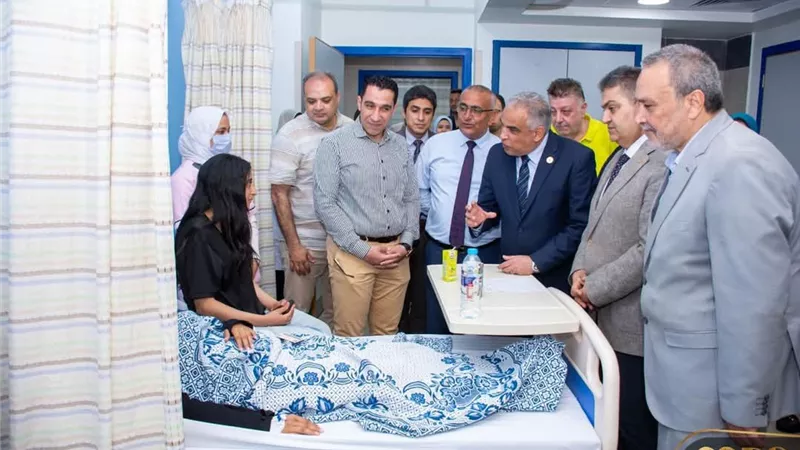 رئيس جامعة طنطا يزور طالبات 