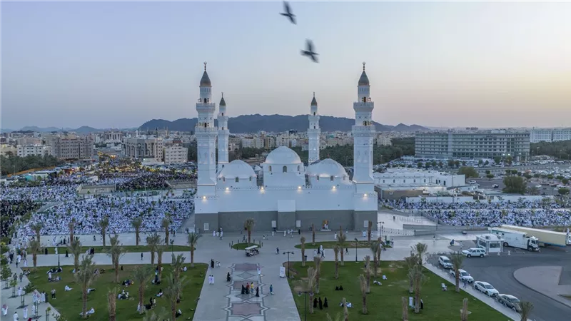 مسجد قباء.. صلاة واحدة تعادل عمرة في أول جامع بُني بالإسلام