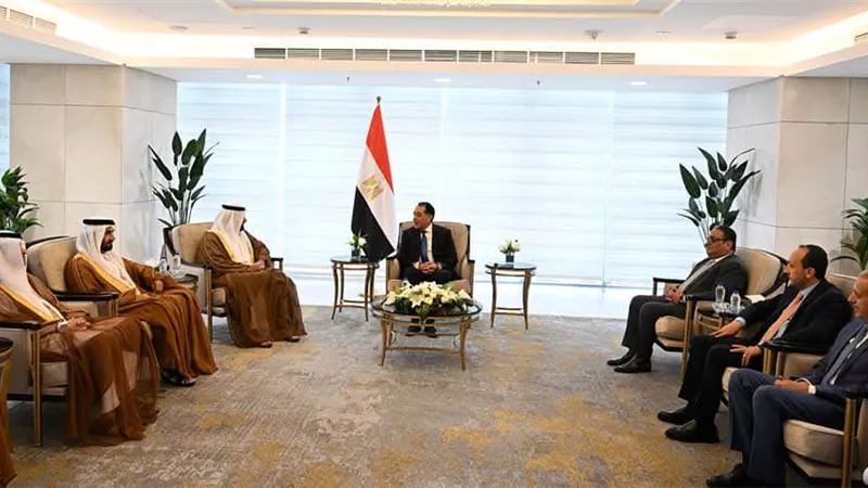 مدبولي يبحث مع ولي عهد الفجيرة فرص الاستثمار وتوسيع التعاون المشترك