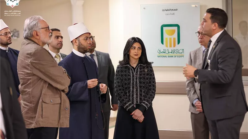 وزير الأوقاف يشيد بمستشفى 