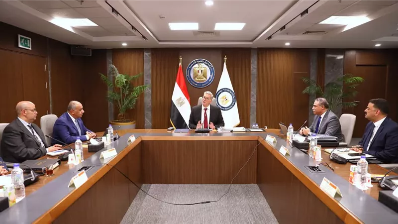 وزير البترول: وقف تصدير خام الفوسفات وتعظيم التصنيع المحلي