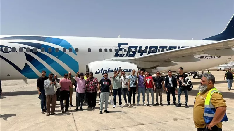  تنفيذا لتوجيهات الرئيس السيسي.. إعادة  71 مواطن مصري من ليبيا 