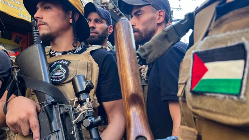 لبنان يبدأ مسار نزع السلاح الفلسطيني من المخيمات.. خطوة أمنية أم مشروع سياسي؟